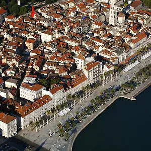 Golden Palace Apartment Split